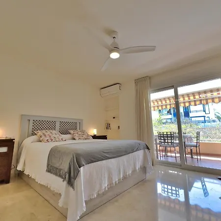 Apartment Estela. Spacious Two Bedroom In Center With Parking.