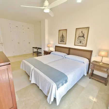 Estela. Spacious Two Bedroom In Center With Parking. Apartment Marbella