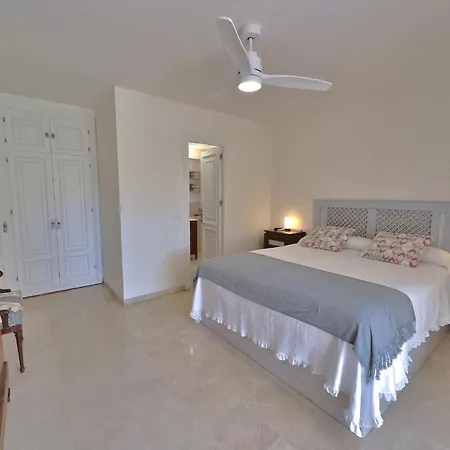 Estela. Spacious Two Bedroom In Center With Parking. Marbella