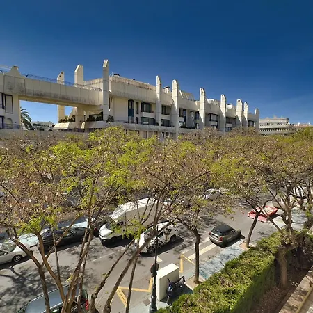 Estela. Spacious Two Bedroom In Center With Parking.