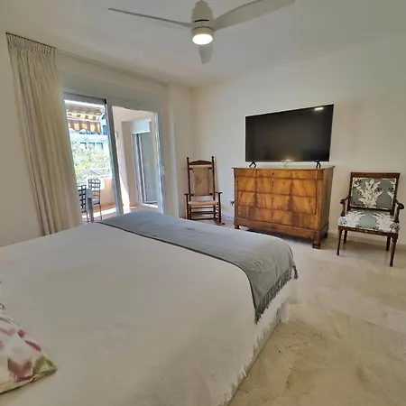 Estela. Spacious Two Bedroom In Center With Parking. Marbella