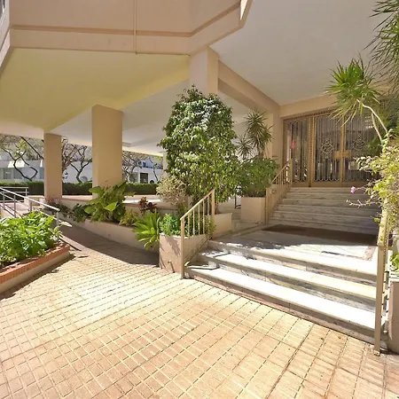 Estela. Spacious Two Bedroom In Center With Parking. Apartment *