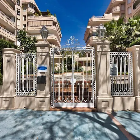 Estela. Spacious Two Bedroom In Center With Parking. Apartment Marbella