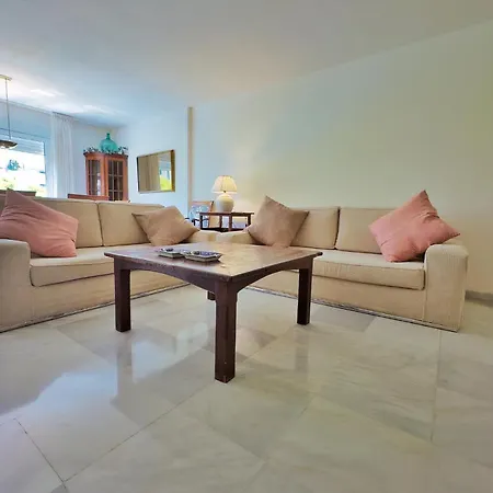 Apartment Estela. Spacious Two Bedroom In Center With Parking. *