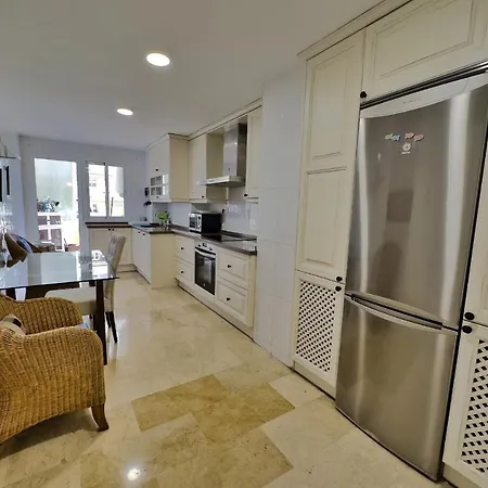 Estela. Spacious Two Bedroom In Center With Parking. Apartment