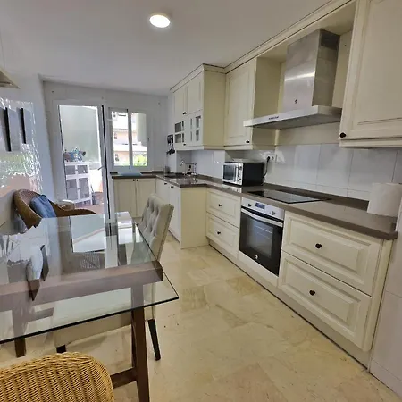 Apartment Estela. Spacious Two Bedroom In Center With Parking. Marbella