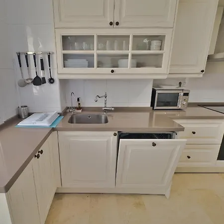 Estela. Spacious Two Bedroom In Center With Parking. *