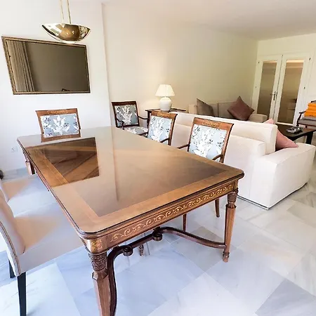 Apartment Estela. Spacious Two Bedroom In Center With Parking.