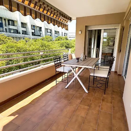 Apartment Estela. Spacious Two Bedroom In Center With Parking.