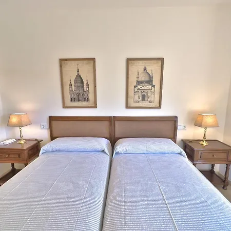 Estela. Spacious Two Bedroom In Center With Parking. *