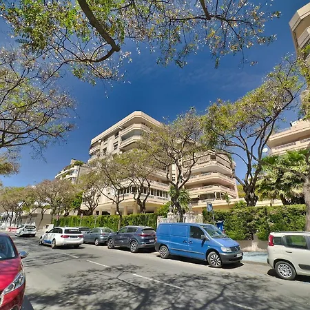 Apartment Estela. Spacious Two Bedroom In Center With Parking.