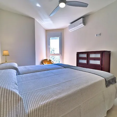Apartment Estela. Spacious Two Bedroom In Center With Parking. *