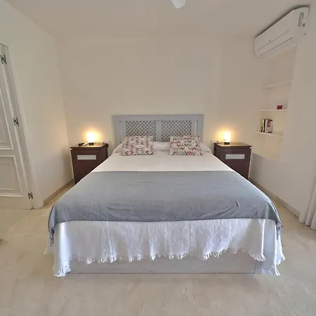 Estela. Spacious Two Bedroom In Center With Parking. Marbella